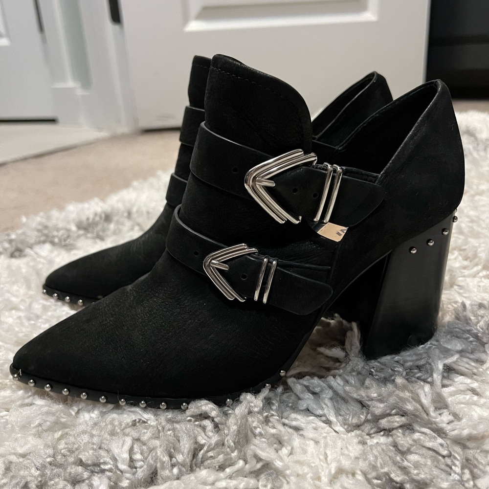 Gianni Bini Little Black Booties